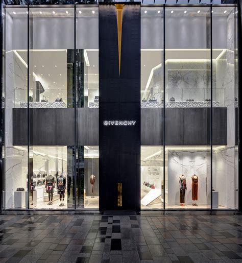 Shops with GIVENCHY in Budapest title